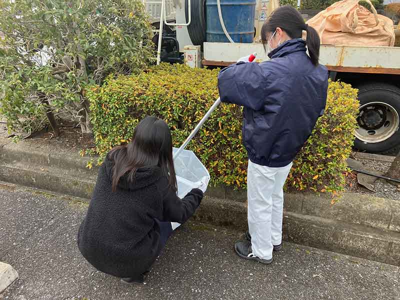 周辺美化活動を実施しています