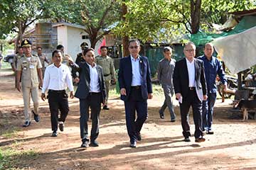 カンボジアに高校校舎寄贈
