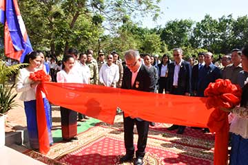 カンボジアに高校校舎寄贈