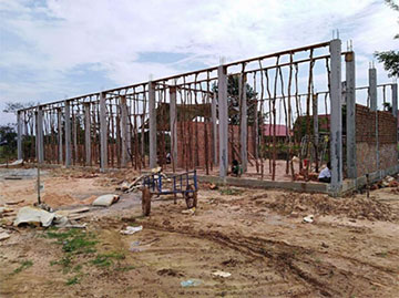 建設中の中学校校舎の様子